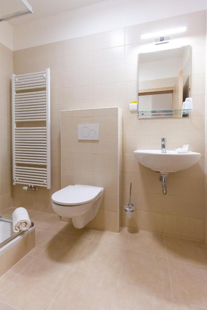 Hotel Ungar スヴィタヴィ エクステリア 写真