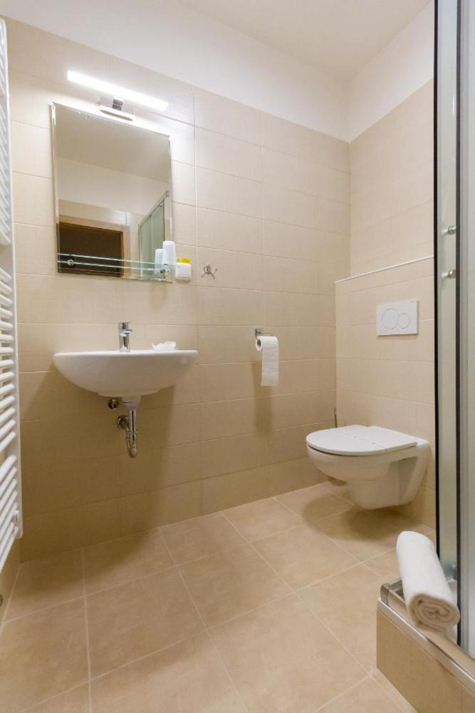 Hotel Ungar スヴィタヴィ エクステリア 写真
