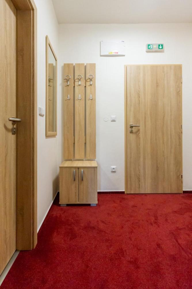 Hotel Ungar スヴィタヴィ エクステリア 写真